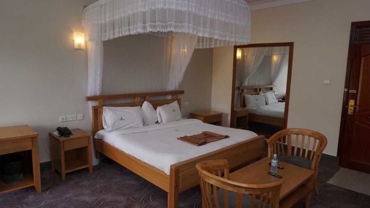Cepha'S Inn Kabale Екстериор снимка